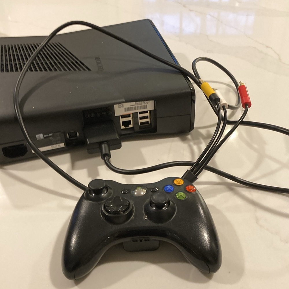 XBox 360 - Picture 4 of 4